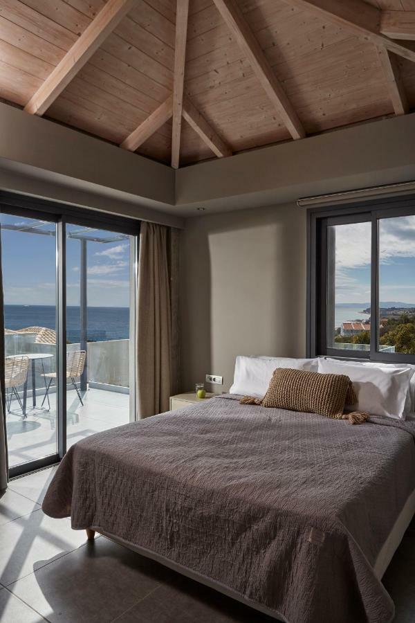 Villa Sea Front Spathion Bagian luar foto
