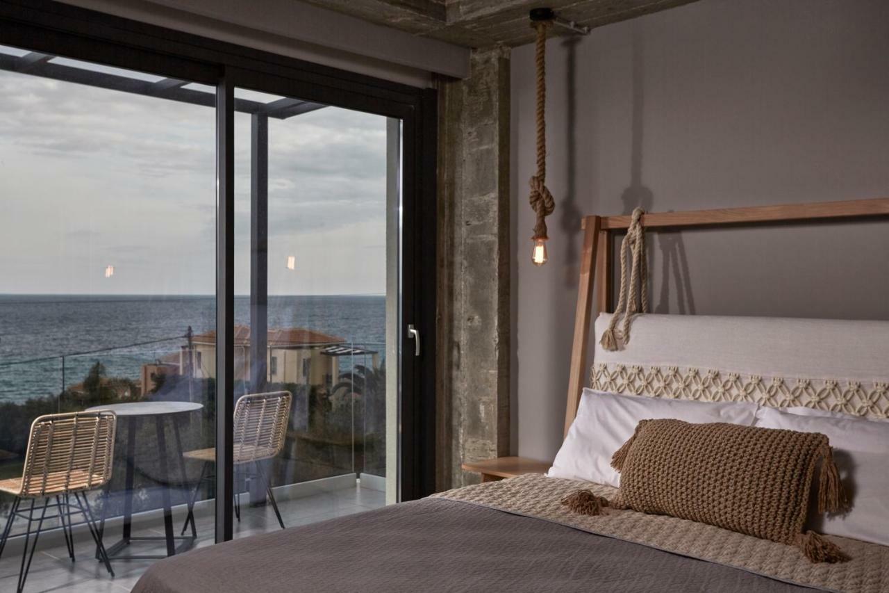 Villa Sea Front Spathion Bagian luar foto