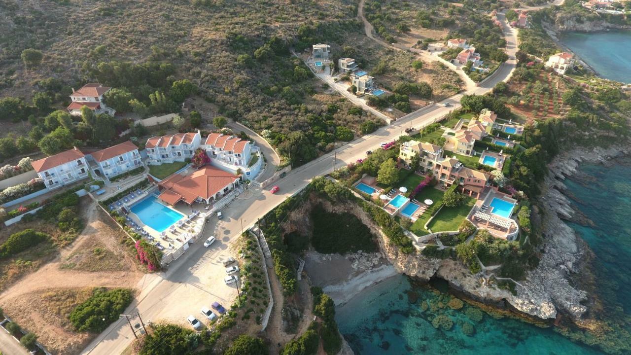 Villa Sea Front Spathion Bagian luar foto