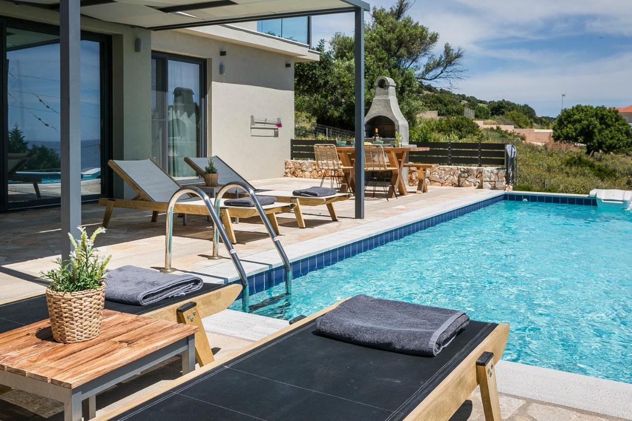 Villa Sea Front Spathion Bagian luar foto