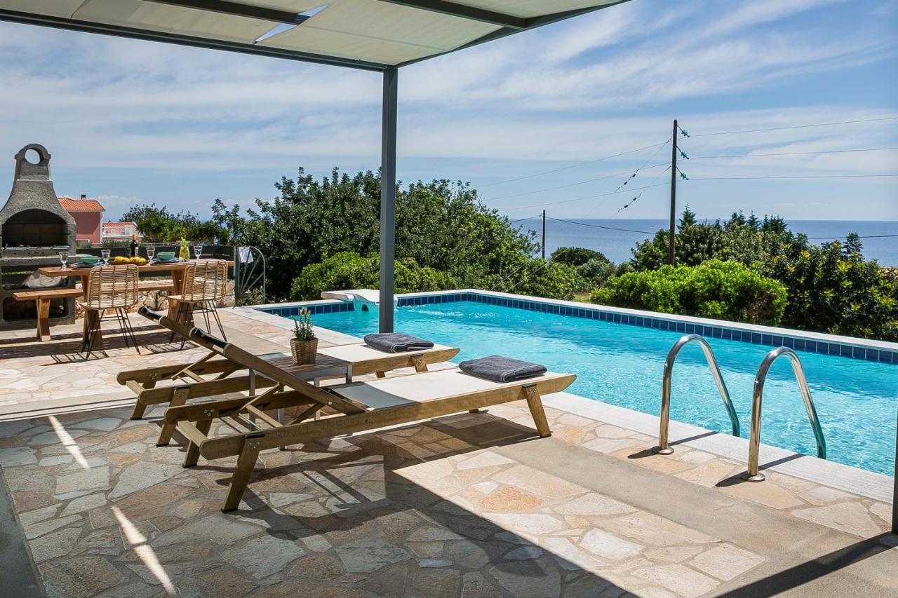 Villa Sea Front Spathion Bagian luar foto